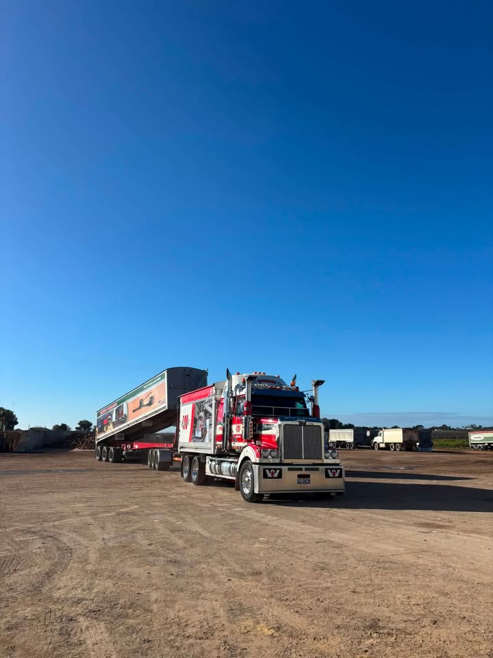 Happy Friday from the team at Wishart Contractors! 🚚✨ The fleet is looking sharp and…