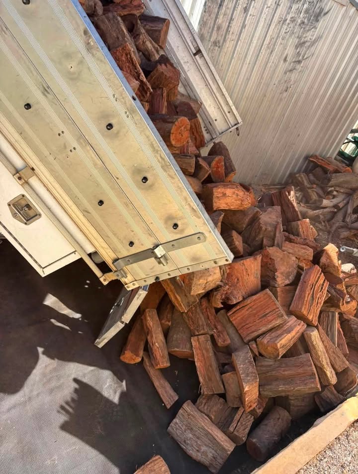 🪵 FIREWOOD 🪵 It’s that time of year again! ❄️ Stay warm this winter with…